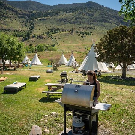 Dreamcatcher Tipi Hotel Gardiner Bagian luar foto
