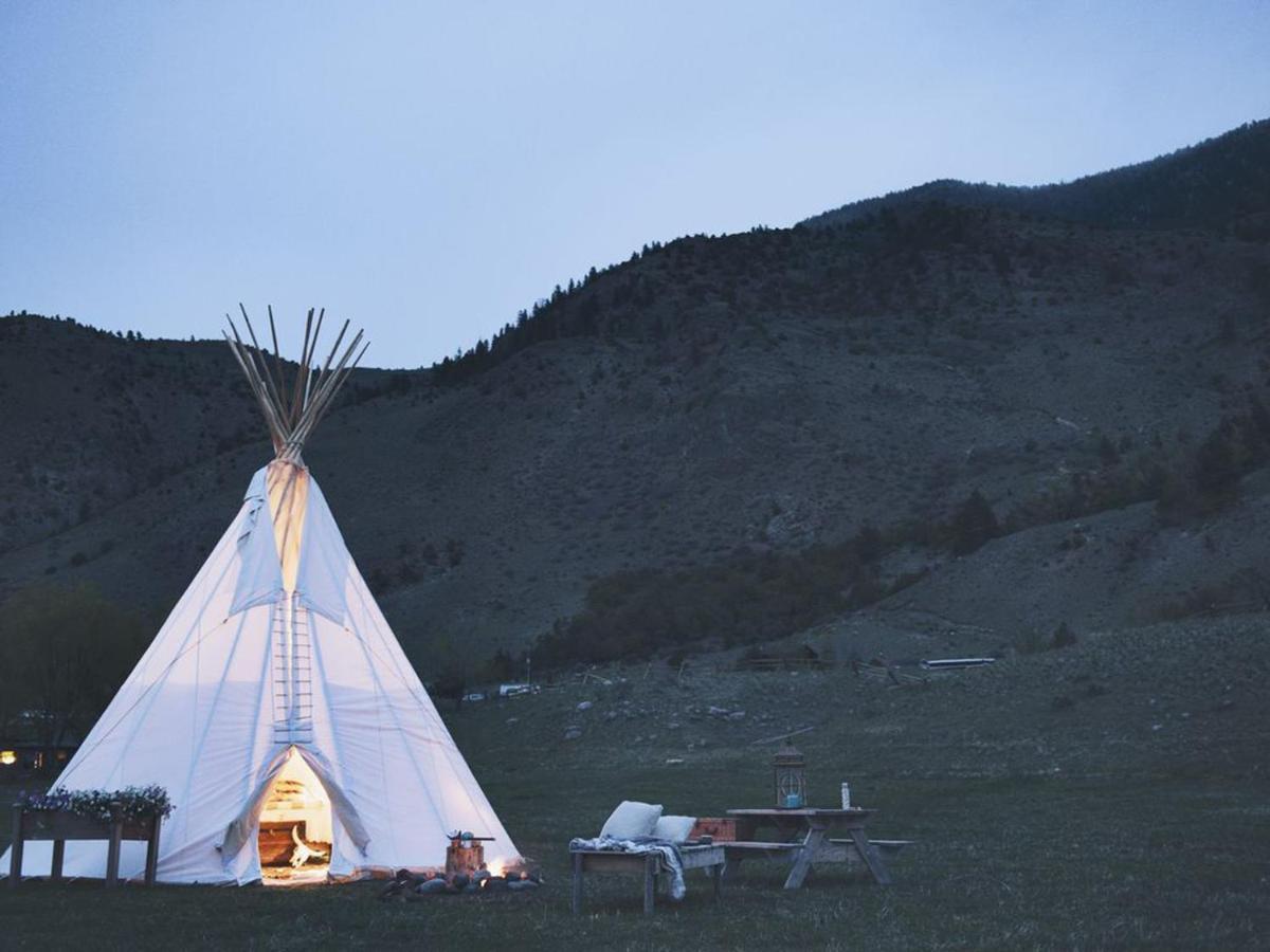 Dreamcatcher Tipi Hotel Gardiner Bagian luar foto