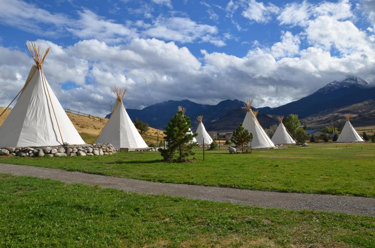 Dreamcatcher Tipi Hotel Gardiner Bagian luar foto