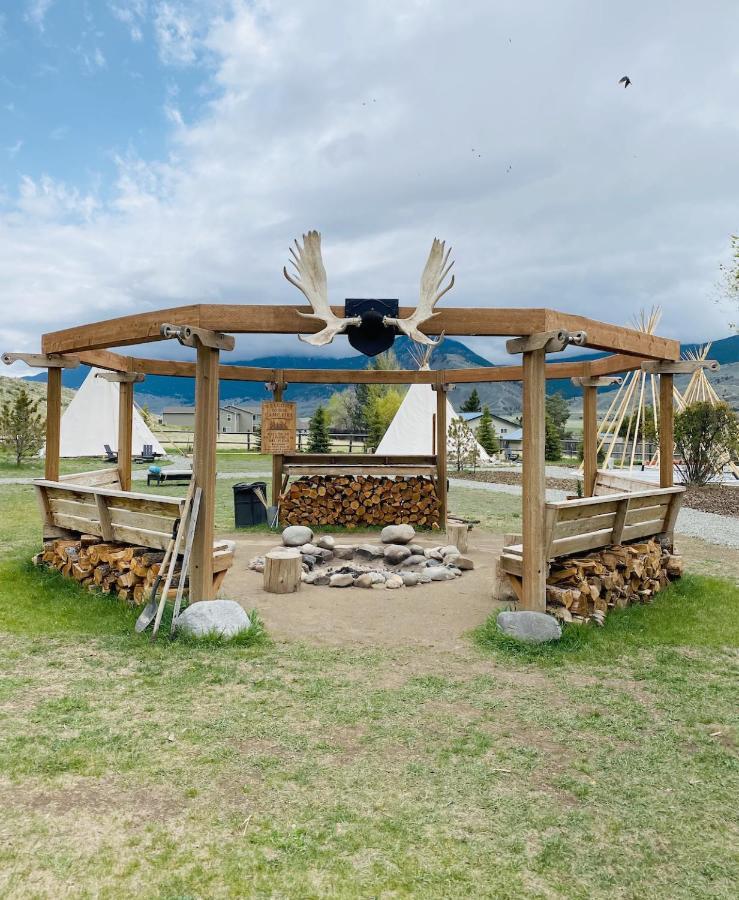 Dreamcatcher Tipi Hotel Gardiner Bagian luar foto