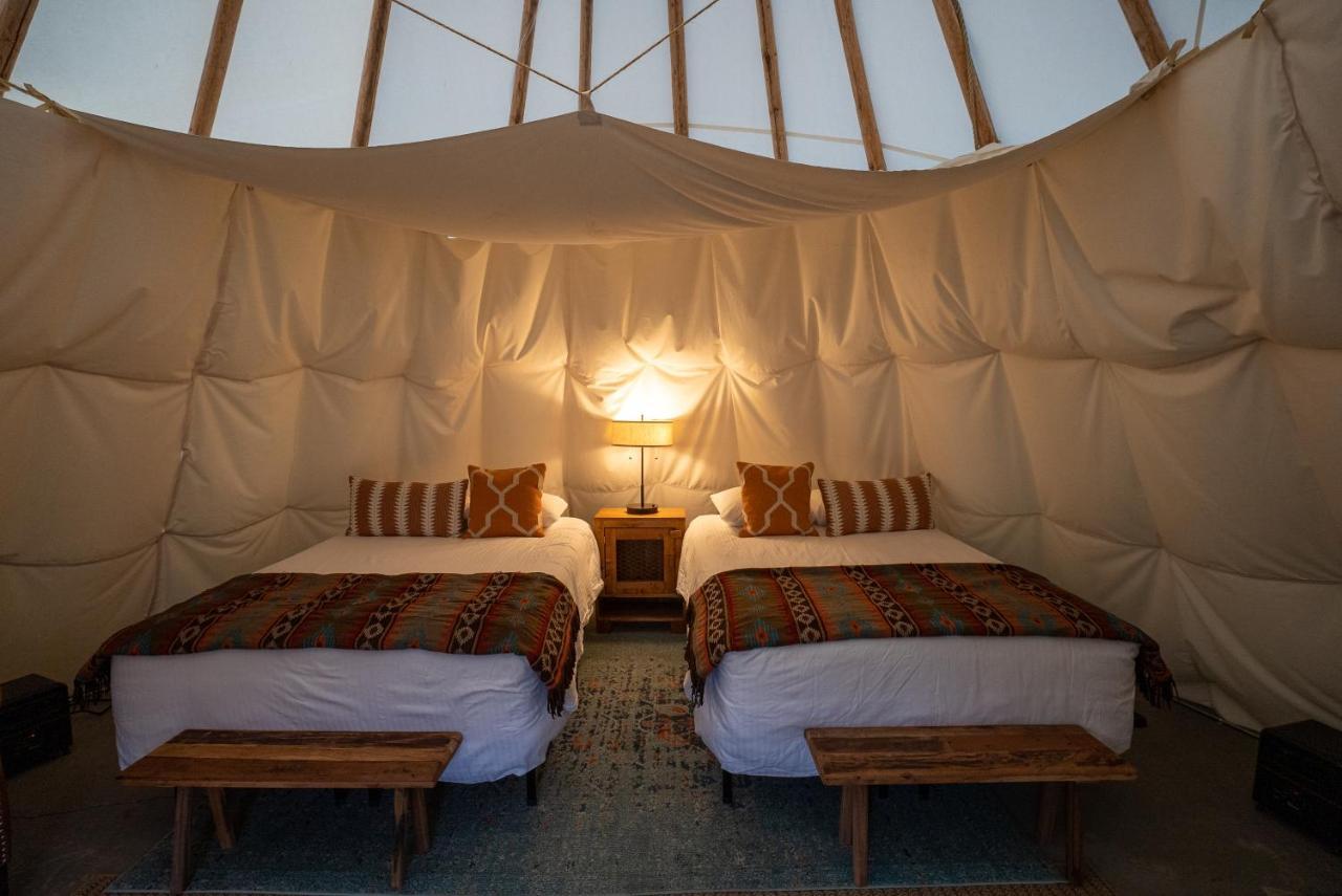 Dreamcatcher Tipi Hotel Gardiner Bagian luar foto