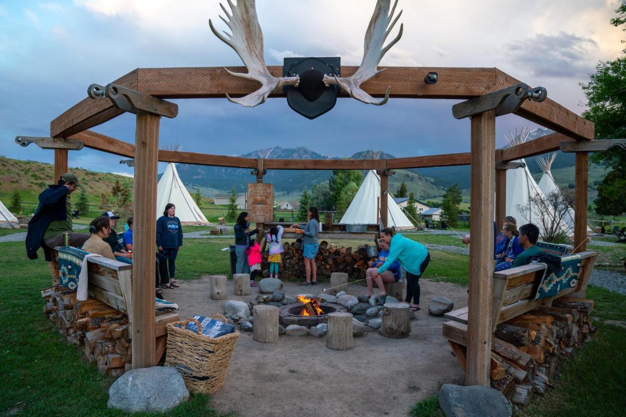 Dreamcatcher Tipi Hotel Gardiner Bagian luar foto