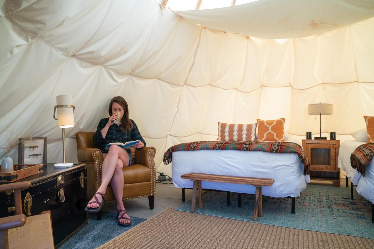 Dreamcatcher Tipi Hotel Gardiner Bagian luar foto
