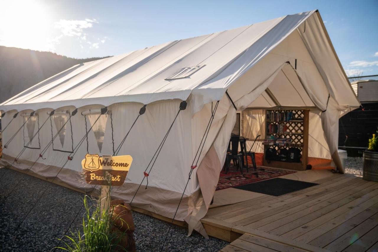 Dreamcatcher Tipi Hotel Gardiner Bagian luar foto
