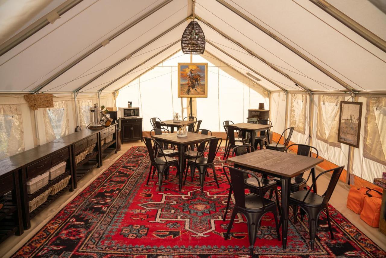 Dreamcatcher Tipi Hotel Gardiner Bagian luar foto