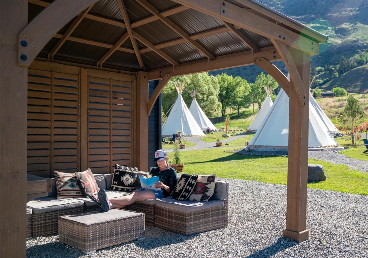 Dreamcatcher Tipi Hotel Gardiner Bagian luar foto