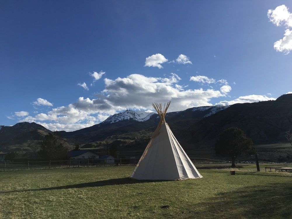 Dreamcatcher Tipi Hotel Gardiner Bagian luar foto