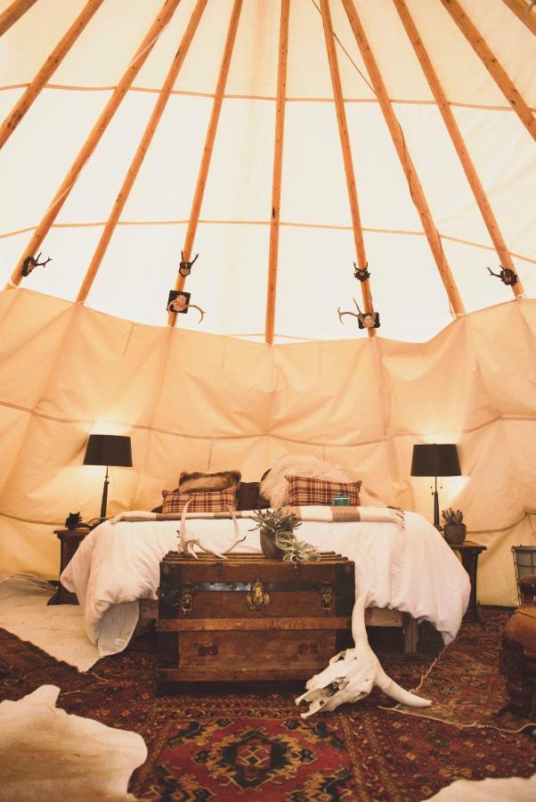 Dreamcatcher Tipi Hotel Gardiner Bagian luar foto