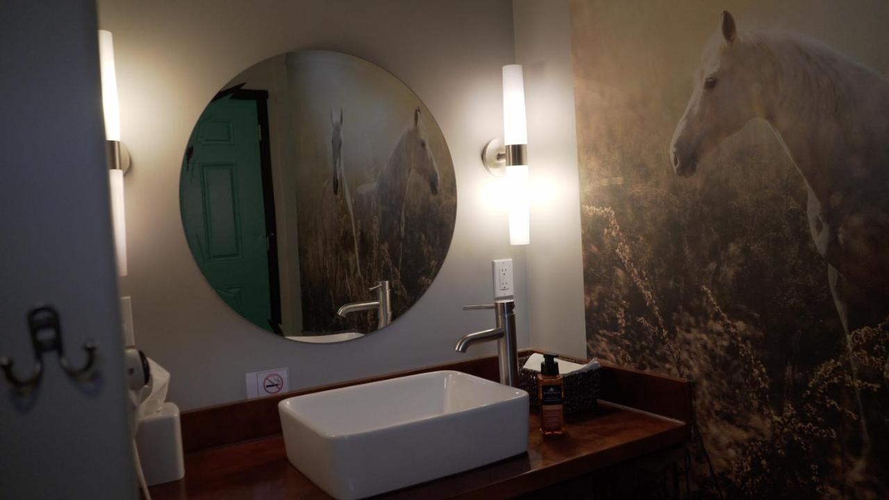 Dreamcatcher Tipi Hotel Gardiner Bagian luar foto