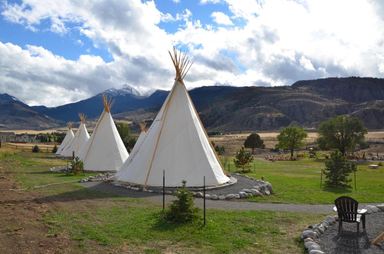 Dreamcatcher Tipi Hotel Gardiner Bagian luar foto